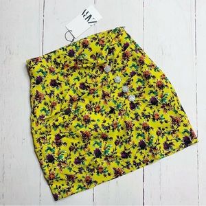 ✨Zara Floral Mini Skirt with Jeweled Buttons NWT - Size Medium✨